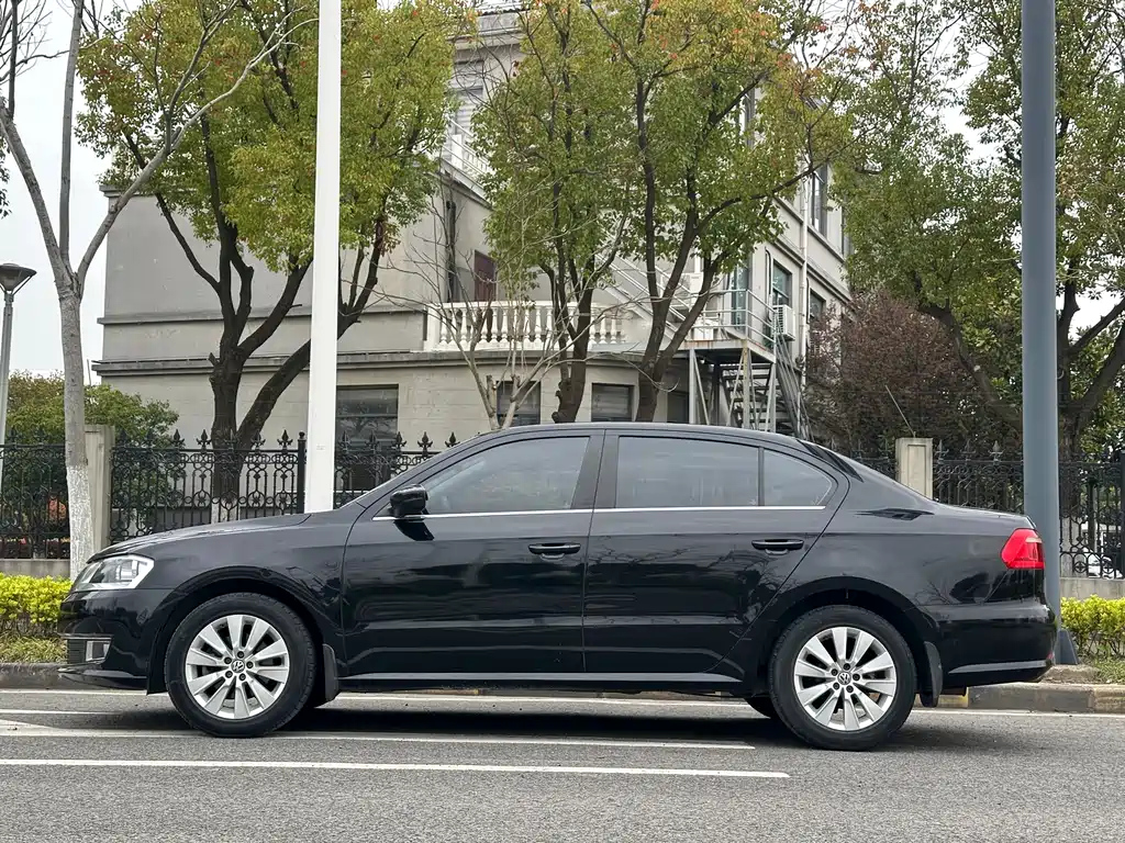 VOLKSWAGEN LAVIDA 2015