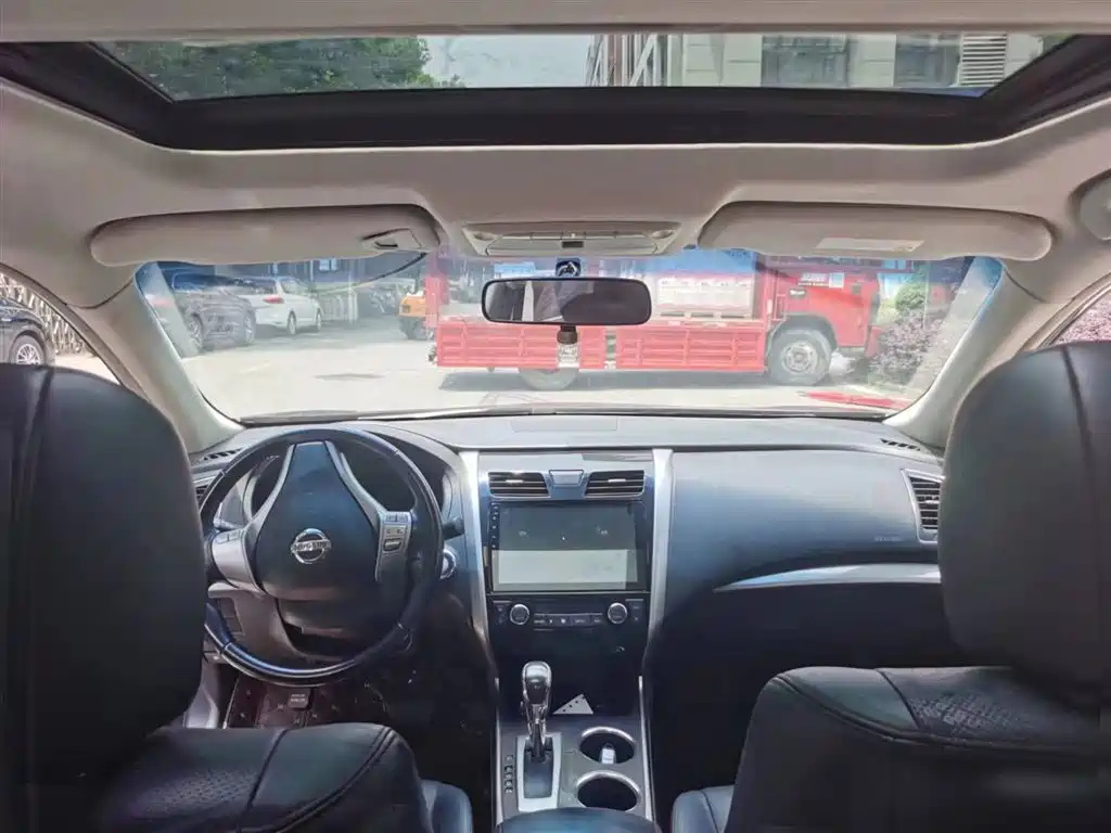 NISSAN TEANA 2015