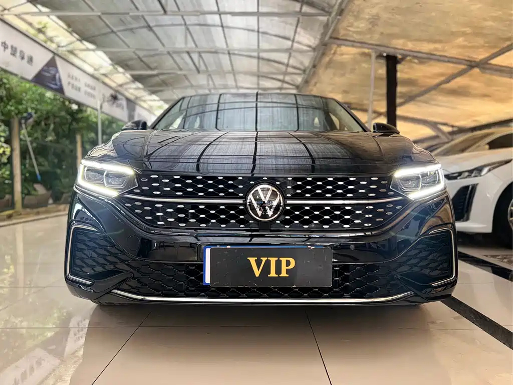 VOLKSWAGEN PASSAT 2022