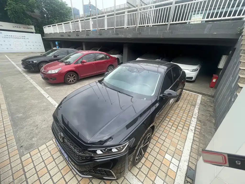 VOLKSWAGEN PASSAT 2023