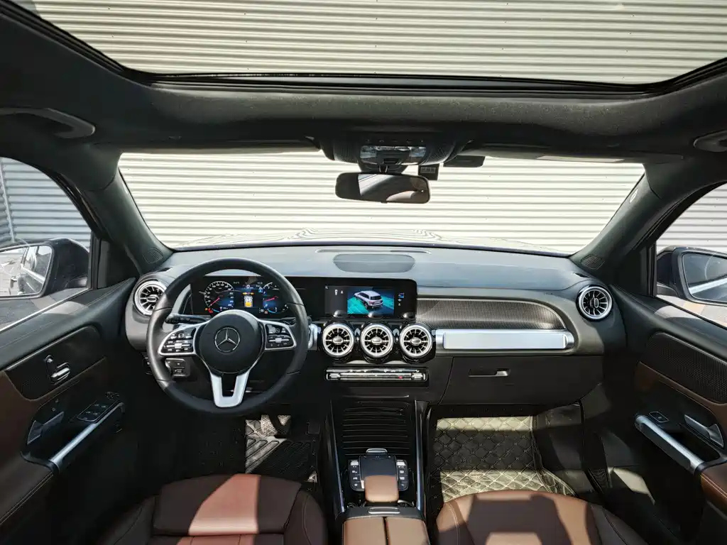 MERCEDES BENZ GLB 2023