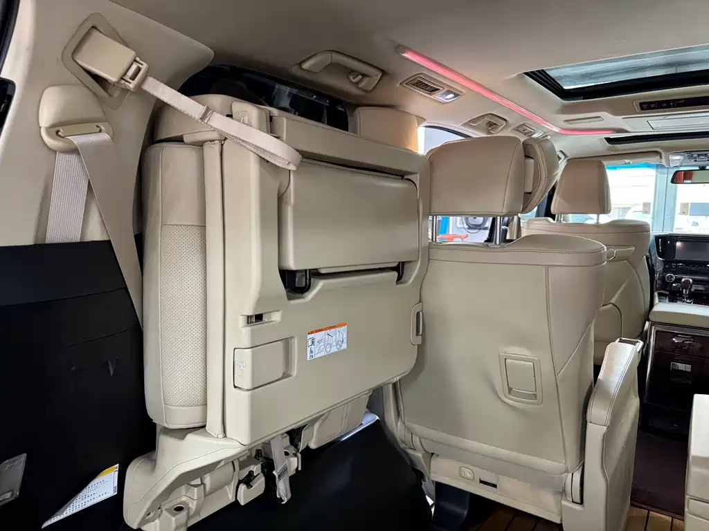 TOYOTA ALPHARD 2017
