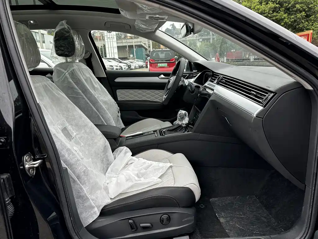 VOLKSWAGEN MAGOTAN 2023