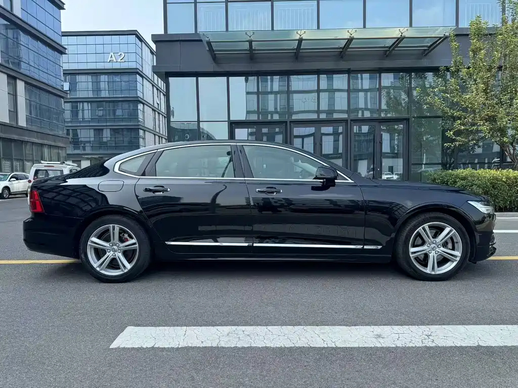 VOLVO S90 2019