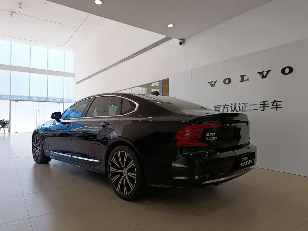 VOLVO S90 2022