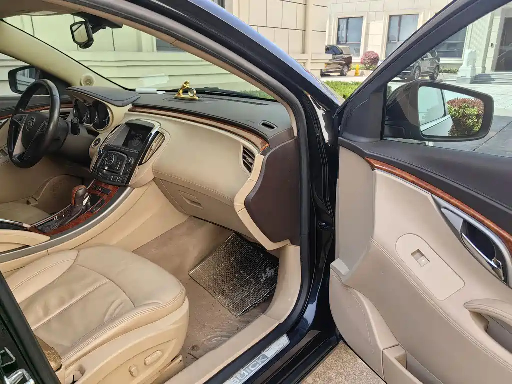 BUICK LACROSSE 2012