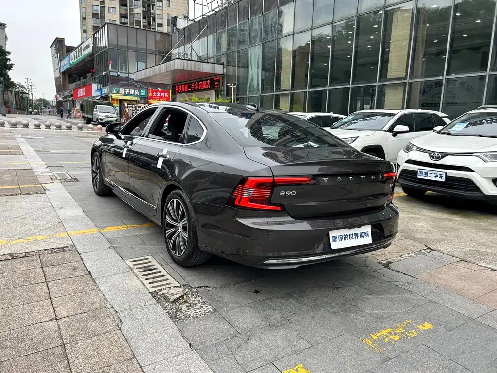 VOLVO S90 2021