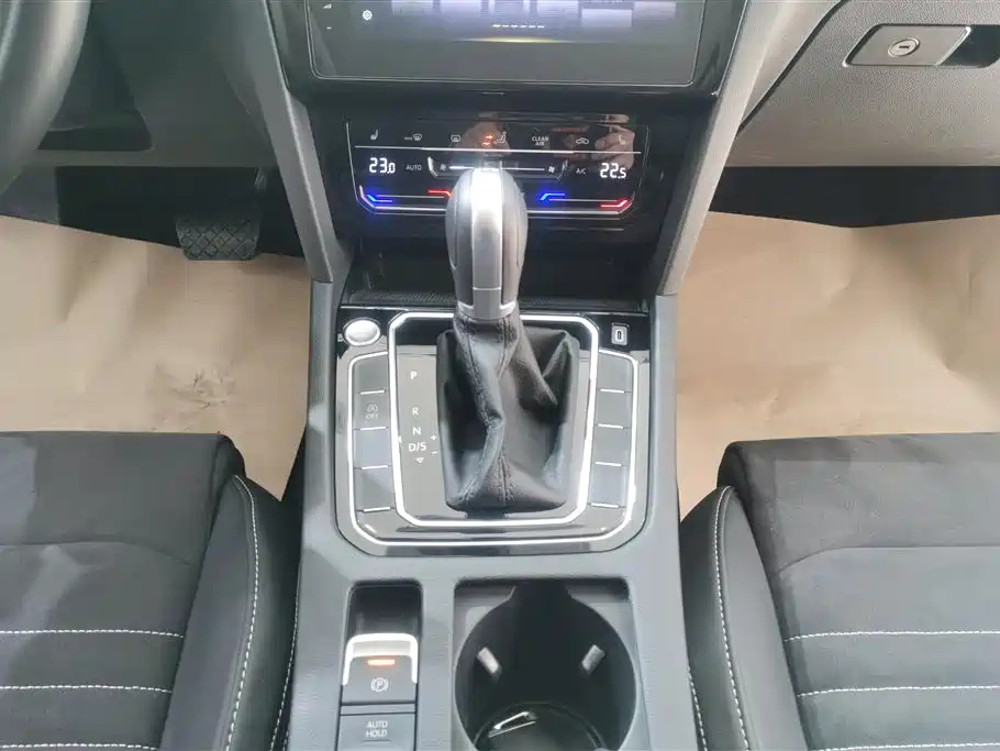 VOLKSWAGEN MAGOTAN 2022