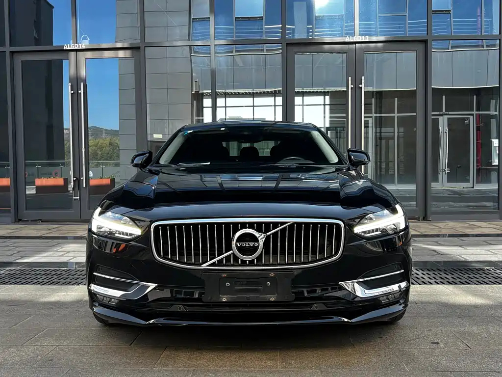 VOLVO S90 2019