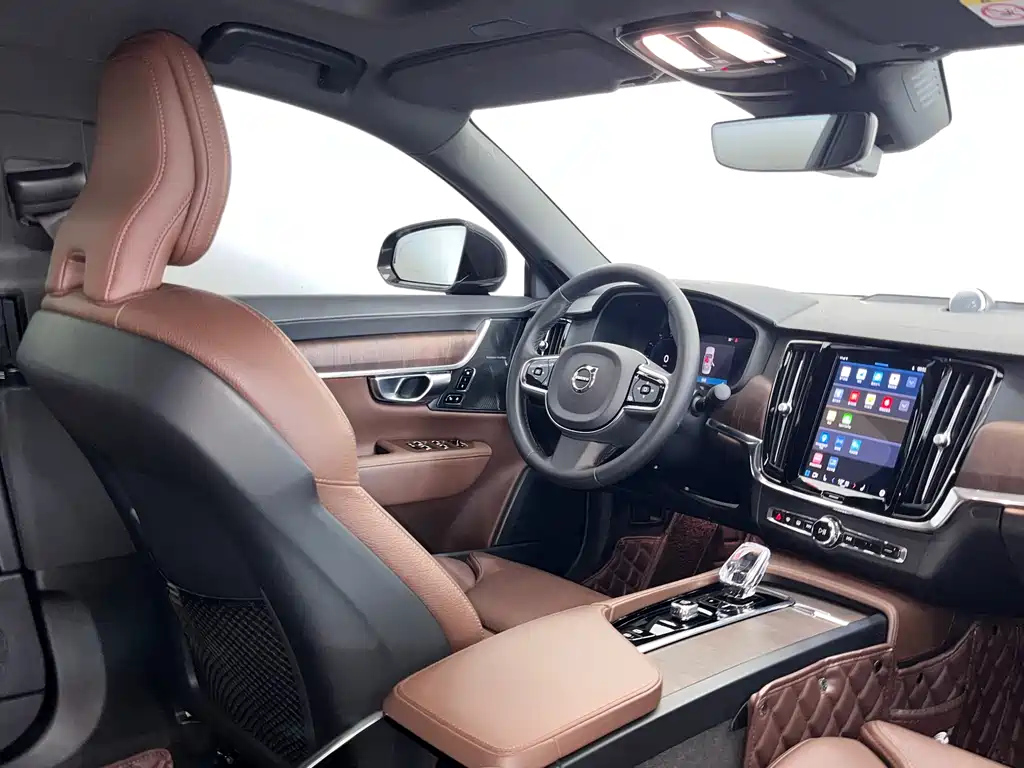 VOLVO S90 2023