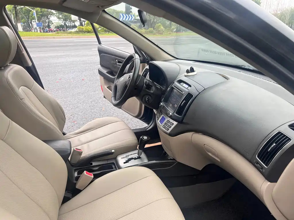 HYUNDAI CELESTA 2012