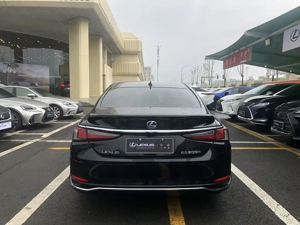 LEXUS ES 2020