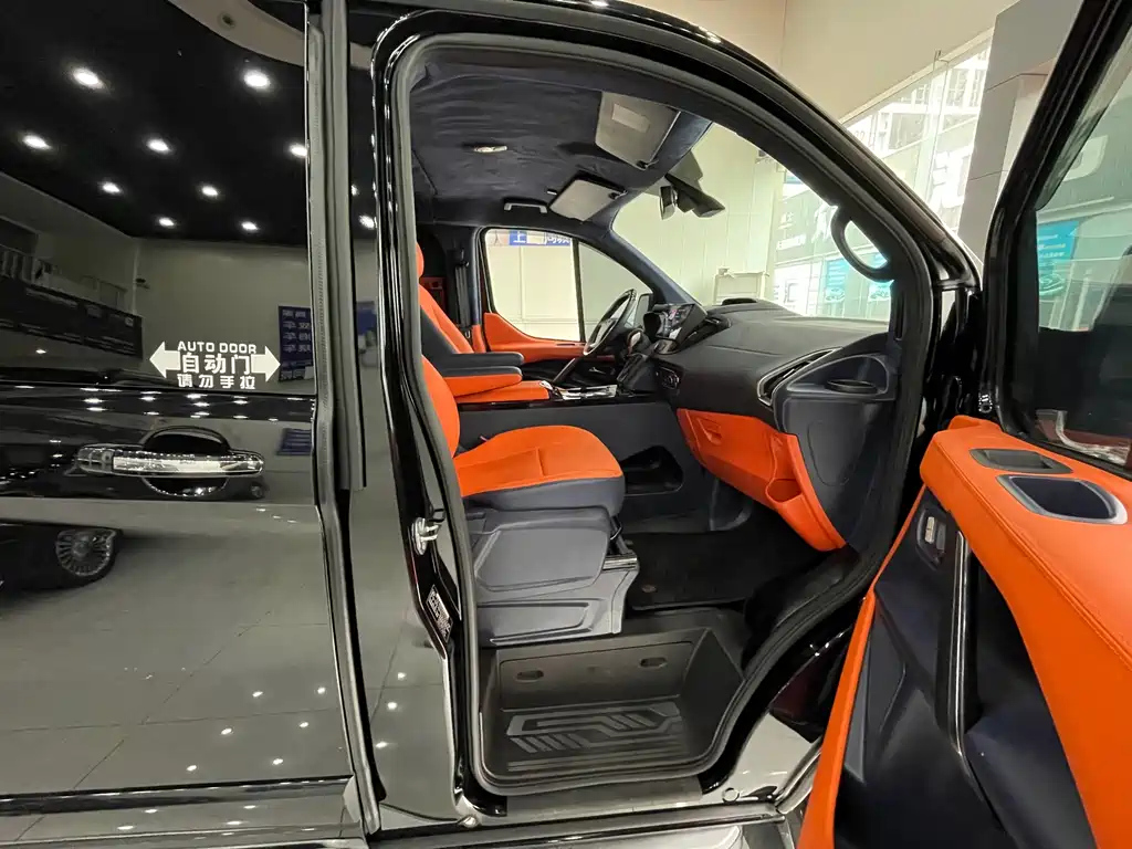 FORD TOUREO 2021