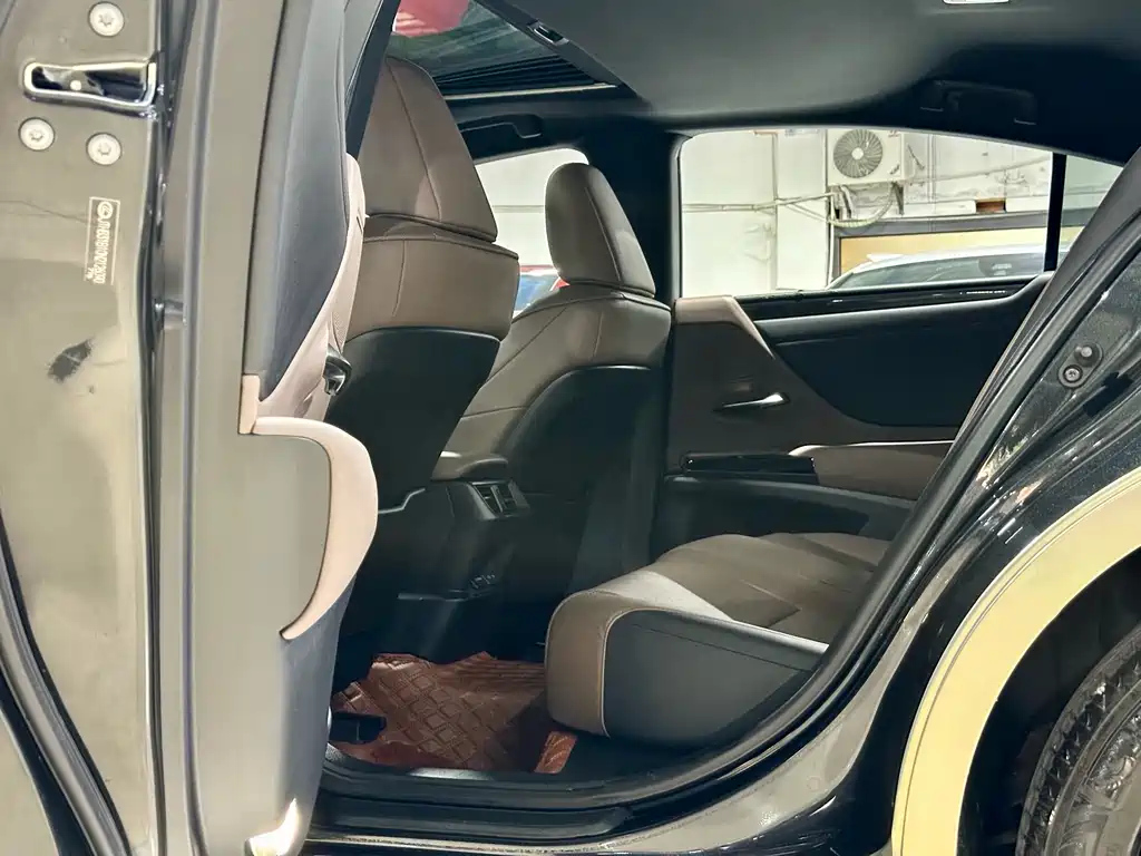 LEXUS ES 2022