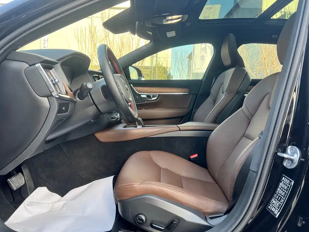 VOLVO S90 2023