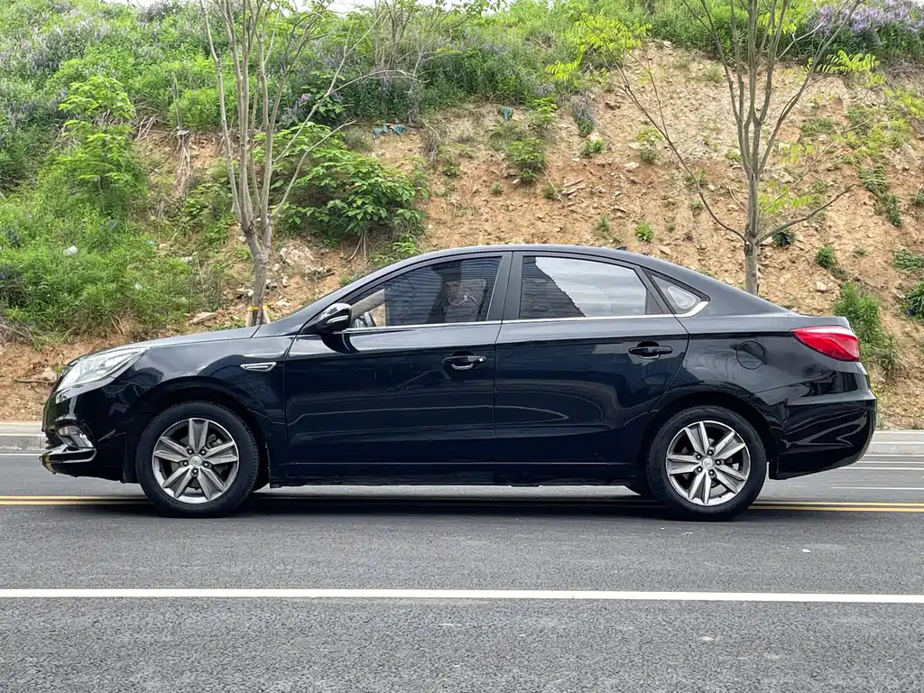 CHANGAN EADO 2015