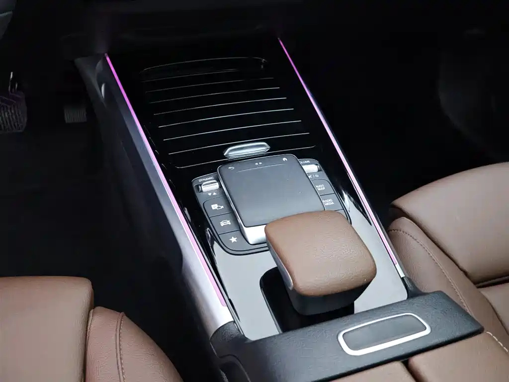 MERCEDES BENZ GLB 2023