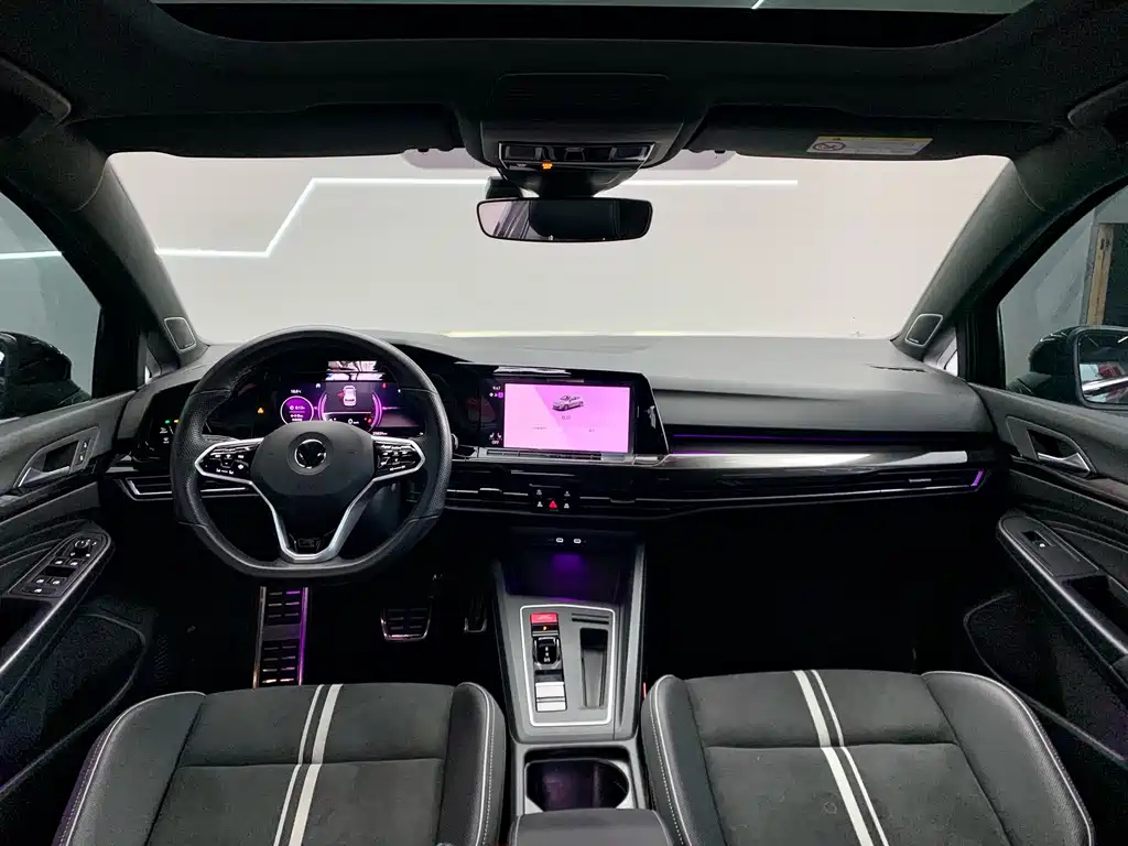 VOLKSWAGEN GOLF 2022