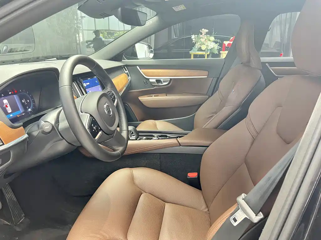 VOLVO S90 2023