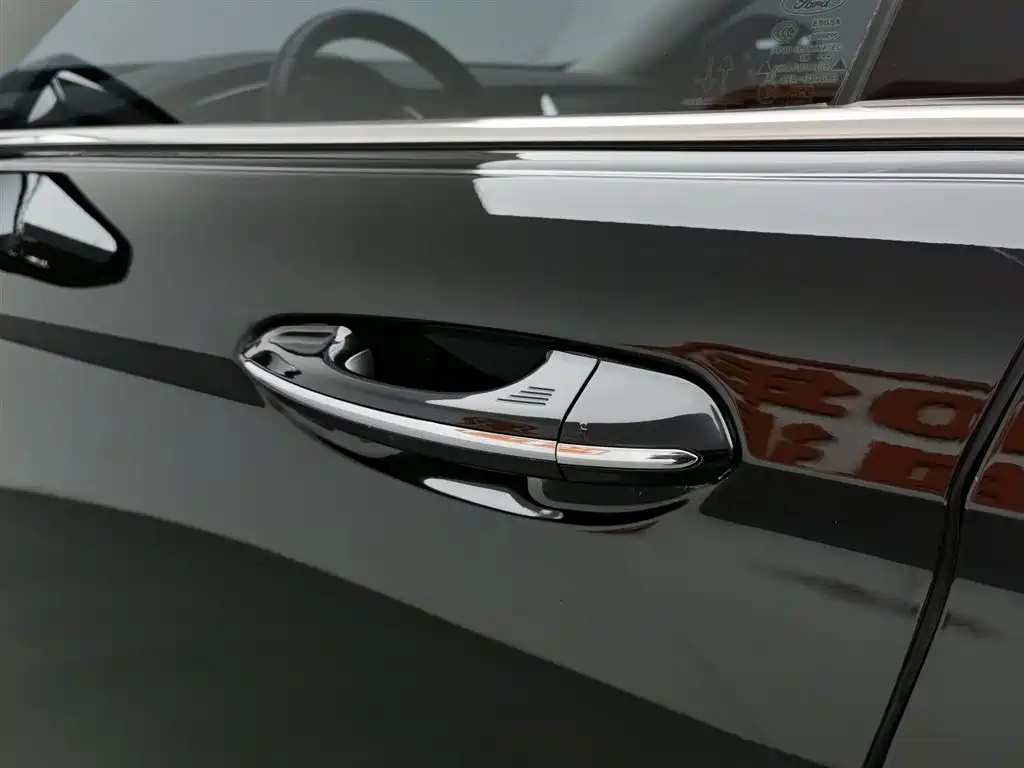 FORD TAURUS 2020