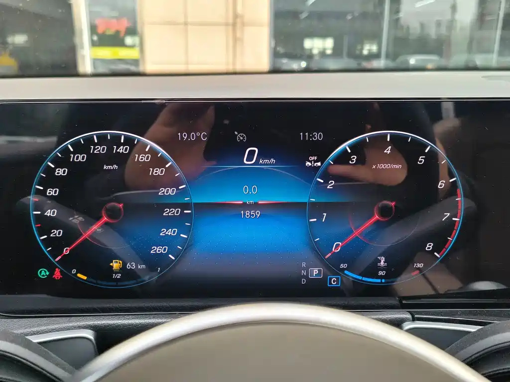 MERCEDES BENZ GLB 2023