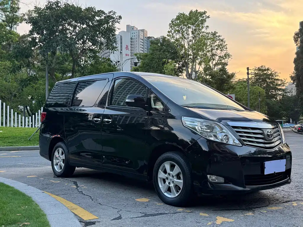 TOYOTA ALPHARD 2011