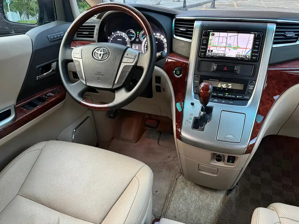 TOYOTA ALPHARD 2011