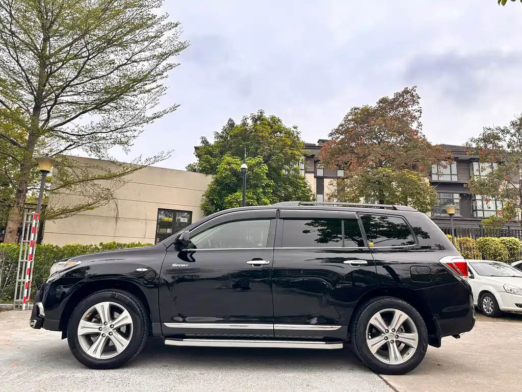 TOYOTA HIGHLANDER 2013