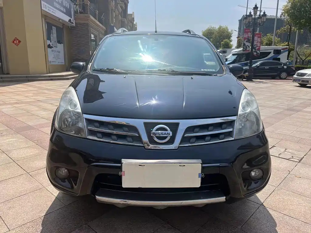 NISSAN LIVINA 2012