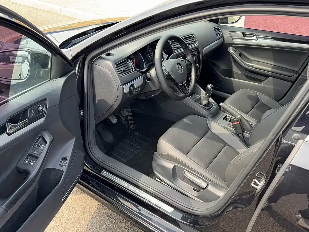 VOLKSWAGEN SAGITAR 2018