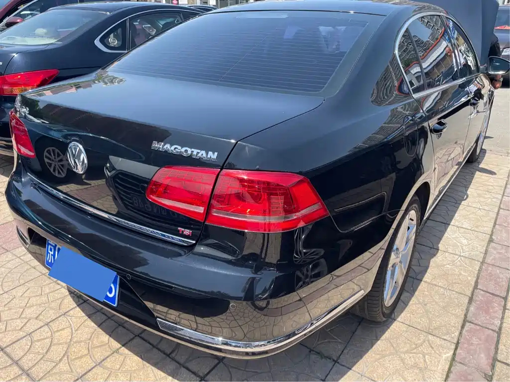 VOLKSWAGEN MAGOTAN 2015