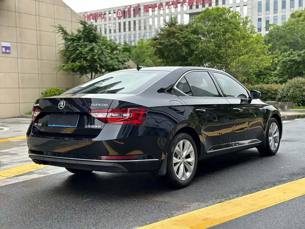 SKODA SUPERB 2019