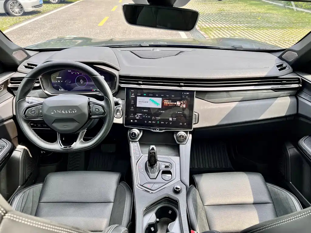 LYNK&CO 01 NEW ENERGY 2021