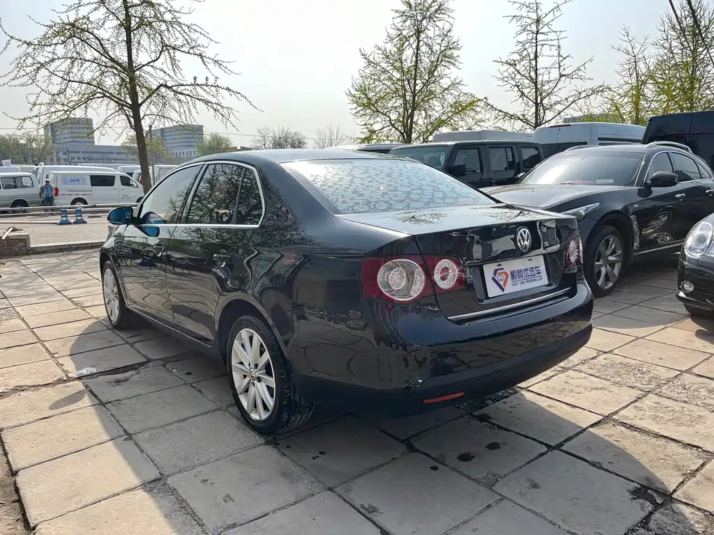 VOLKSWAGEN SAGITAR 2010