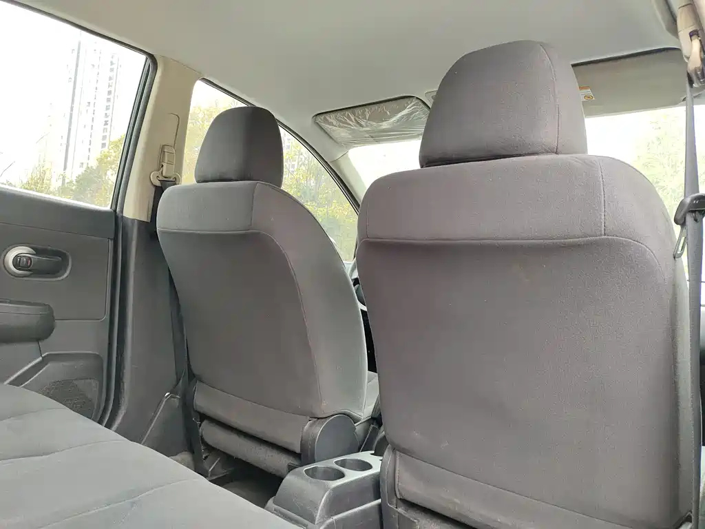 NISSAN TIIDA TIIDA 2010