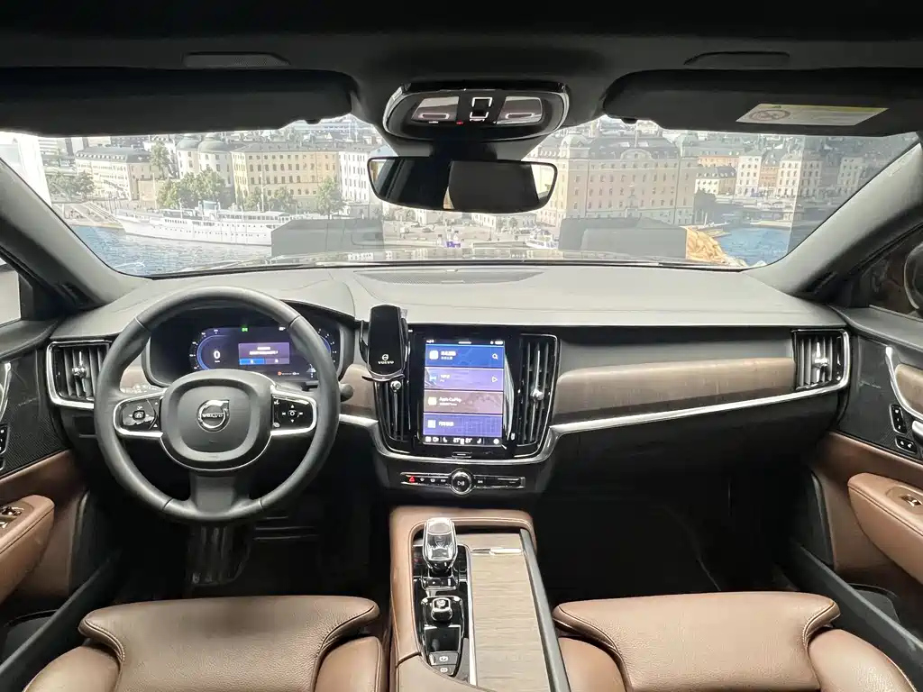 VOLVO S90 2023