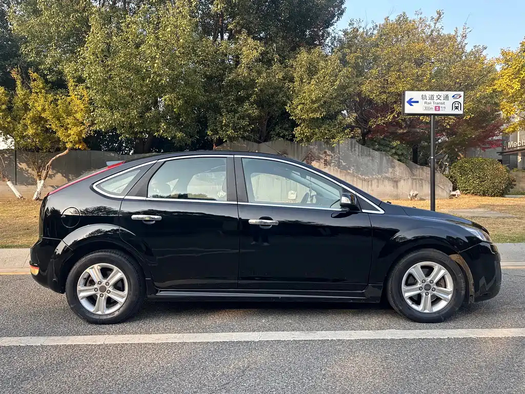 FORD FOCUS 2010