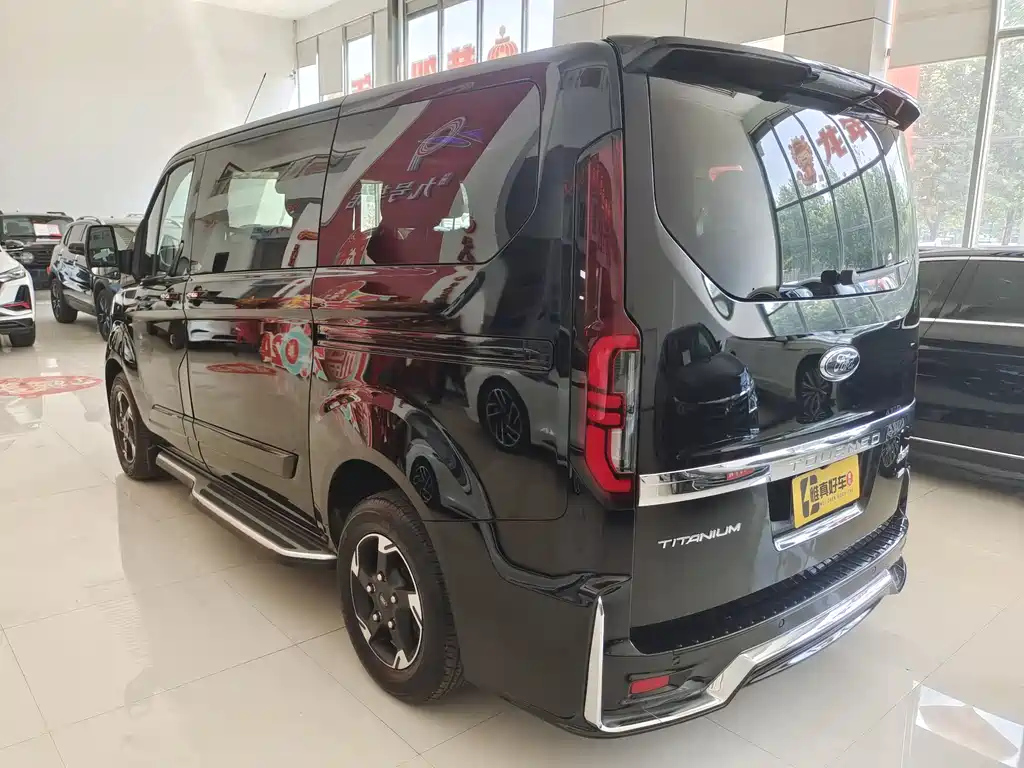 FORD TOUREO 2023