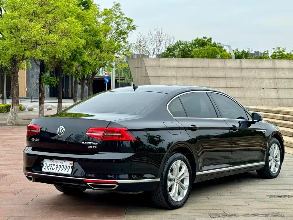 VOLKSWAGEN MAGOTAN 2020
