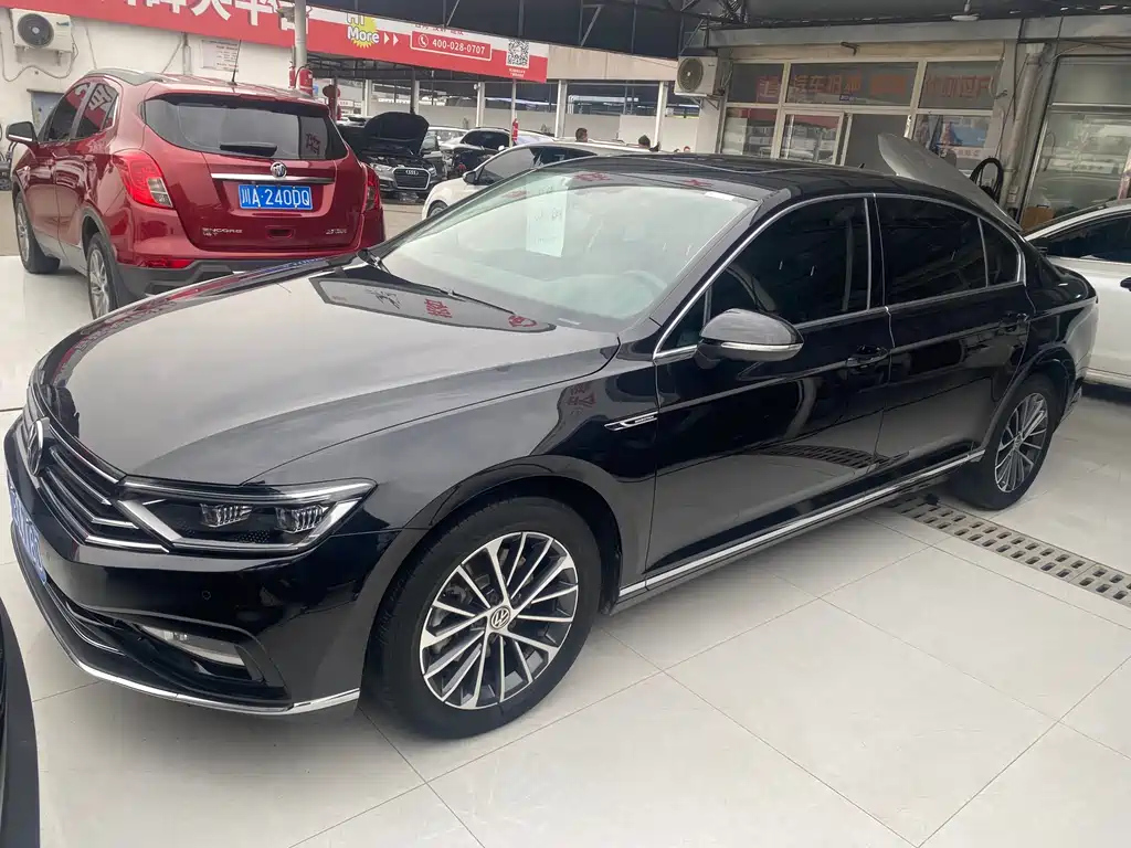 VOLKSWAGEN MAGOTAN 2020