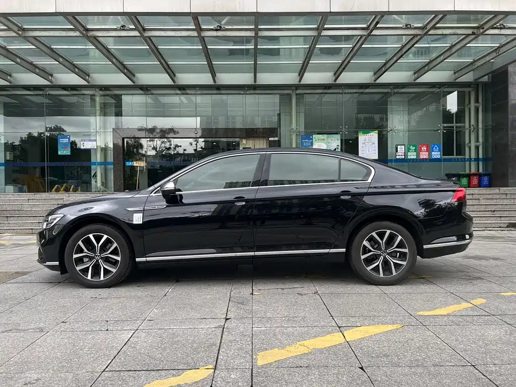 VOLKSWAGEN MAGOTAN 2022