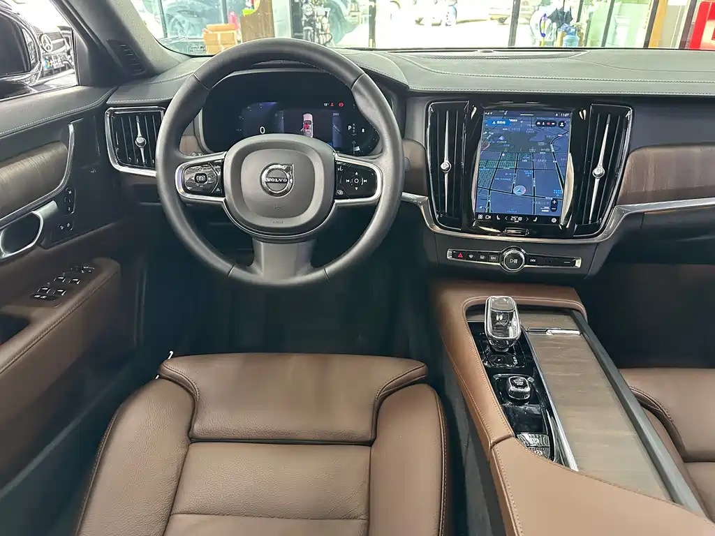 VOLVO S90 2023