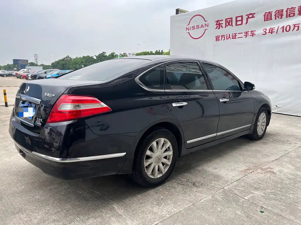 NISSAN TEANA 2010