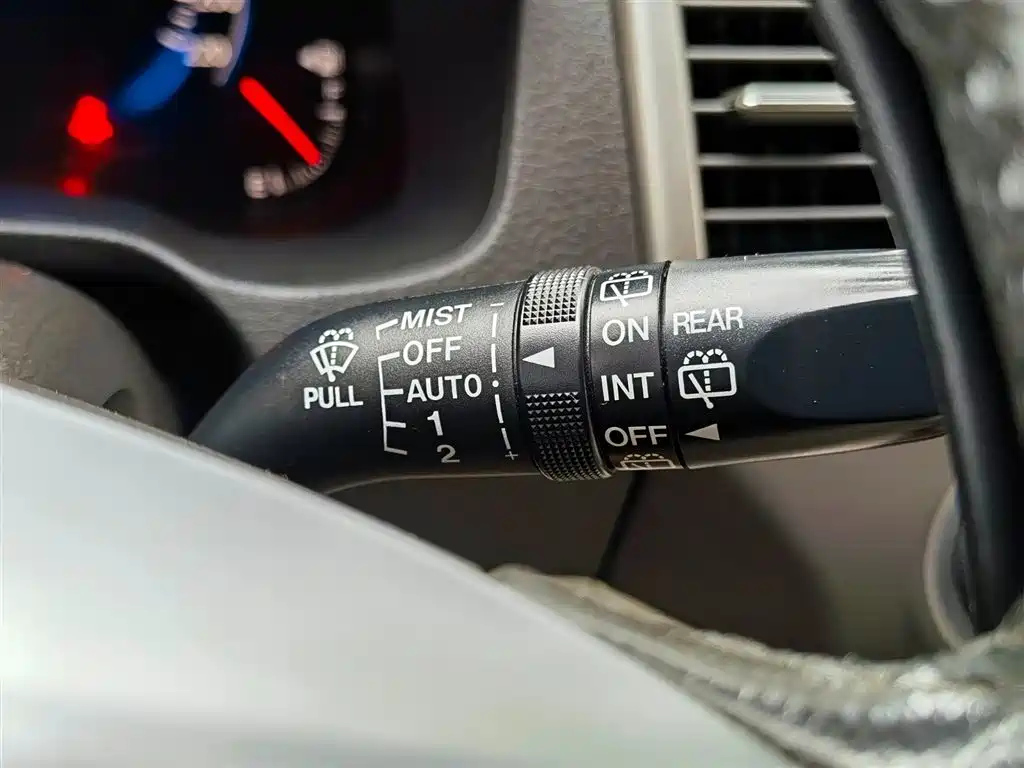 MAZDA 8 2011