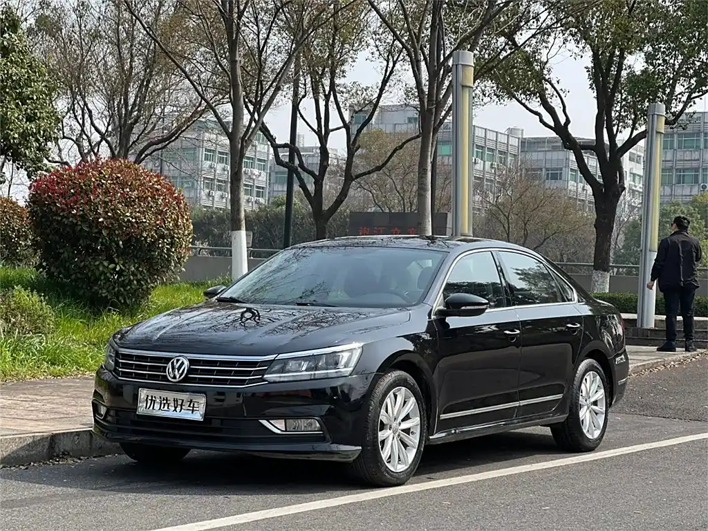 VOLKSWAGEN PASSAT 2017