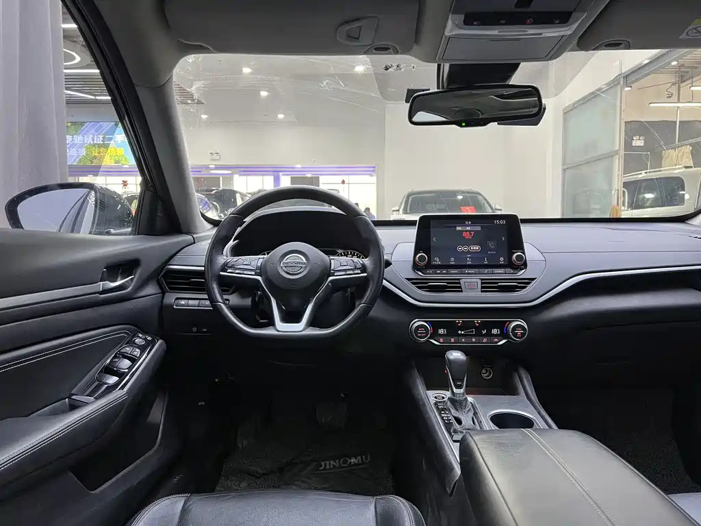 NISSAN TEANA 2020
