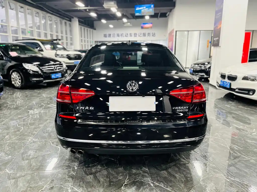 VOLKSWAGEN PASSAT 2018