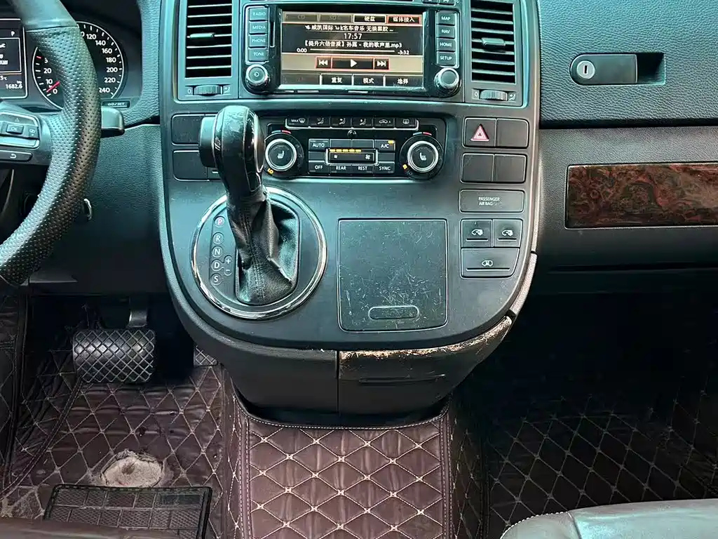 VOLKSWAGEN MULTIVAN 2012
