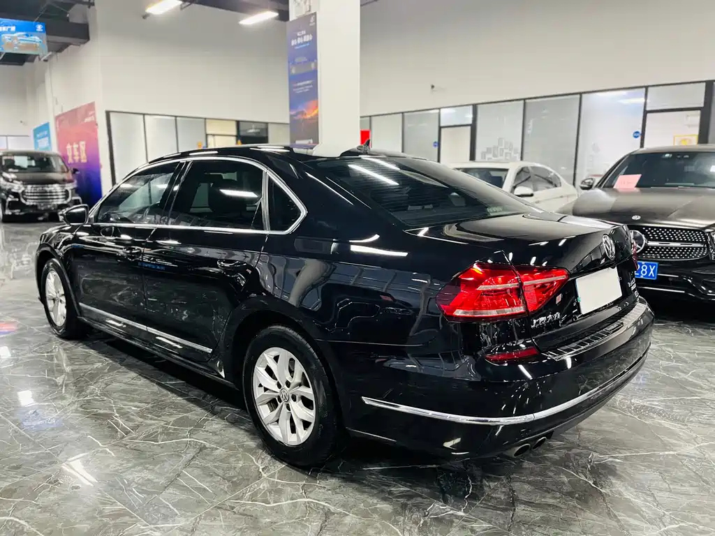 VOLKSWAGEN PASSAT 2018