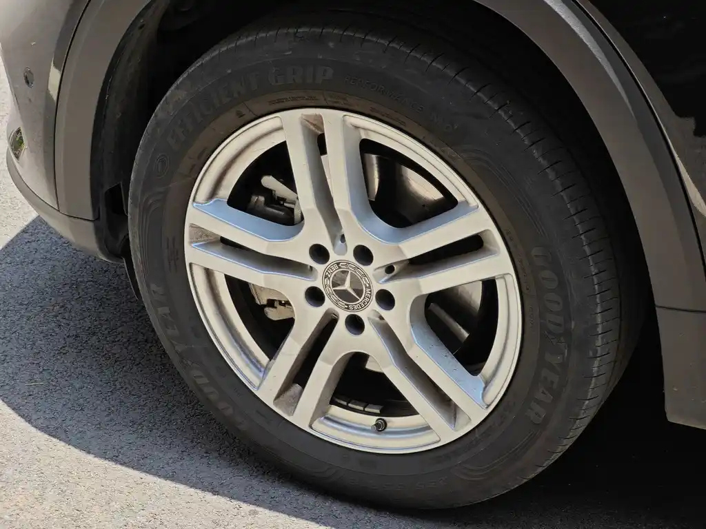MERCEDES BENZ GLB 2023